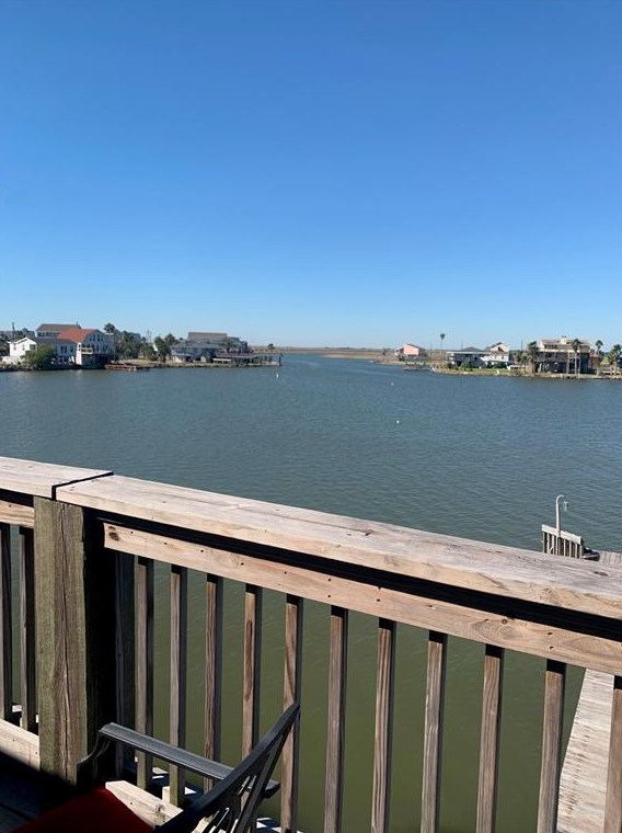 25 Edgewater St, Hitchcock, TX 77563