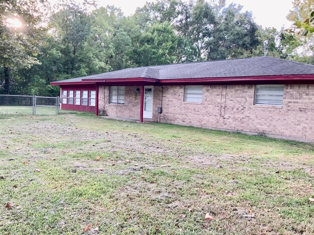 110 Pine St, Ames, TX 77575-3212