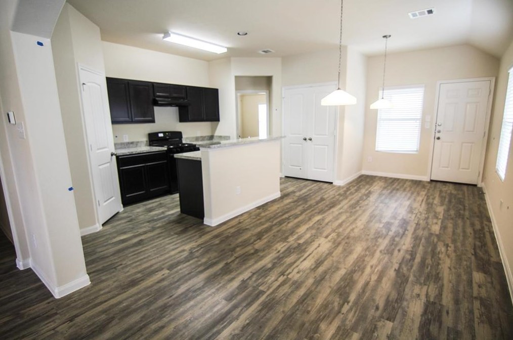 5807 Post Oak Manor Dr, Houston, TX 77085-1135