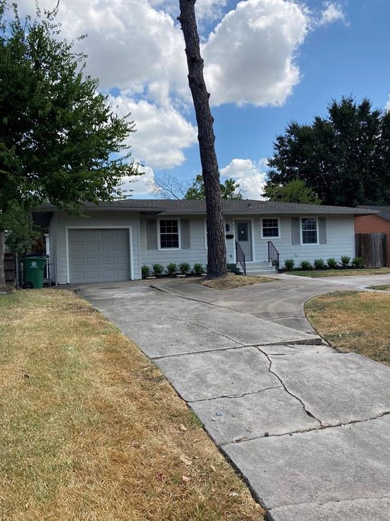 2611 Evergreen Dr, Houston, TX 77087-2704