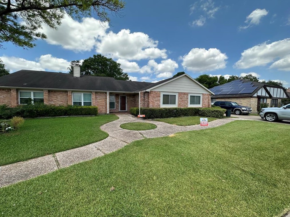 9306 Bollingbrook Dr, Houston, TX 77083