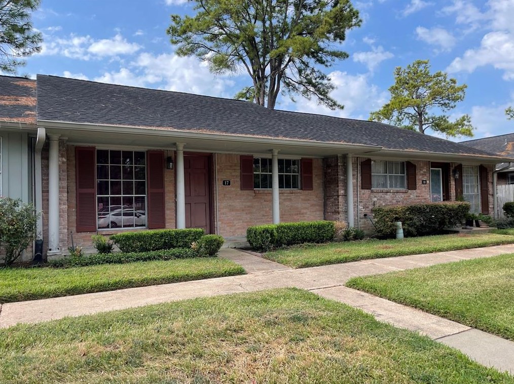 17 Tri Oaks Ln, Houston, TX 77043
