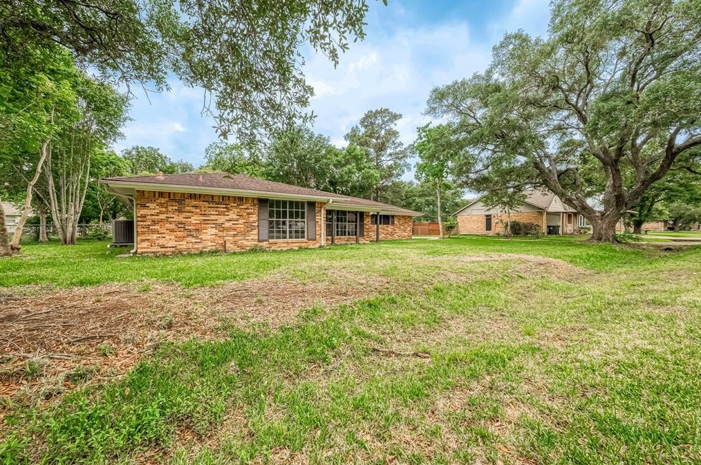 3414 Meadowville Dr, Pearland, TX 77581