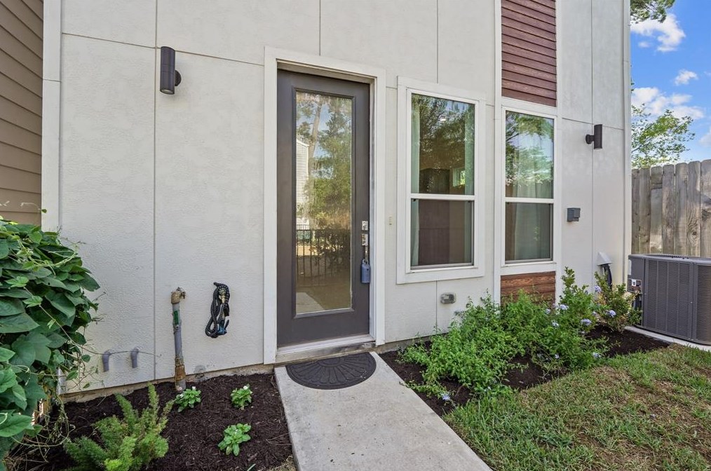 594 Janisch Rd, Houston, TX 77018