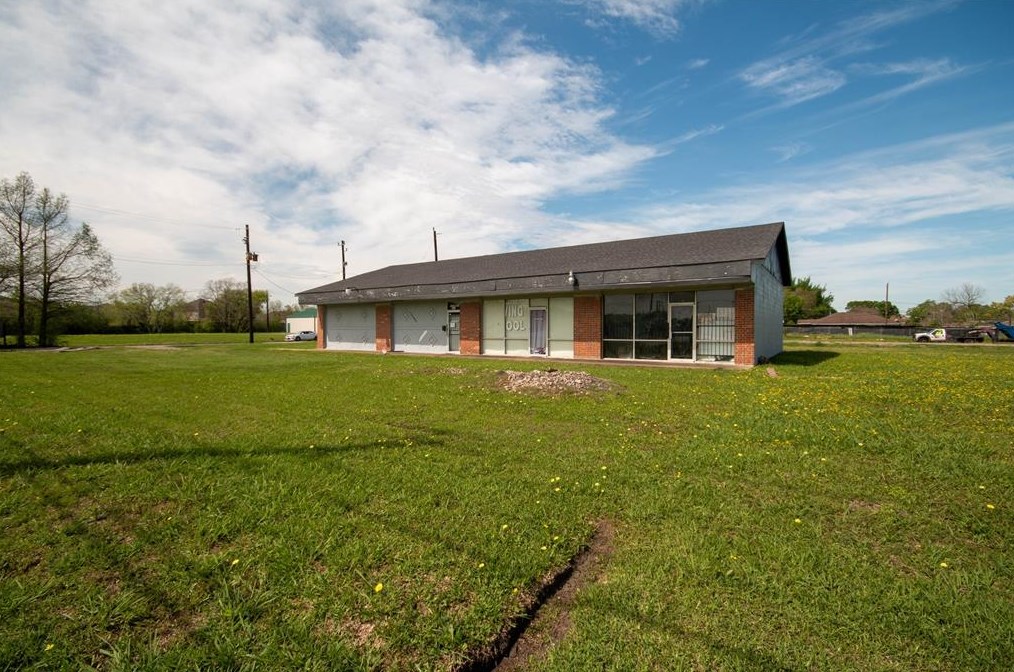 12280 Almeda Rd, Houston, TX 77045-3726