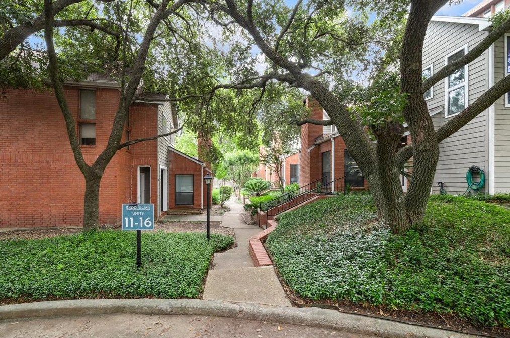 2400 Julian St #11, Houston, TX 77009