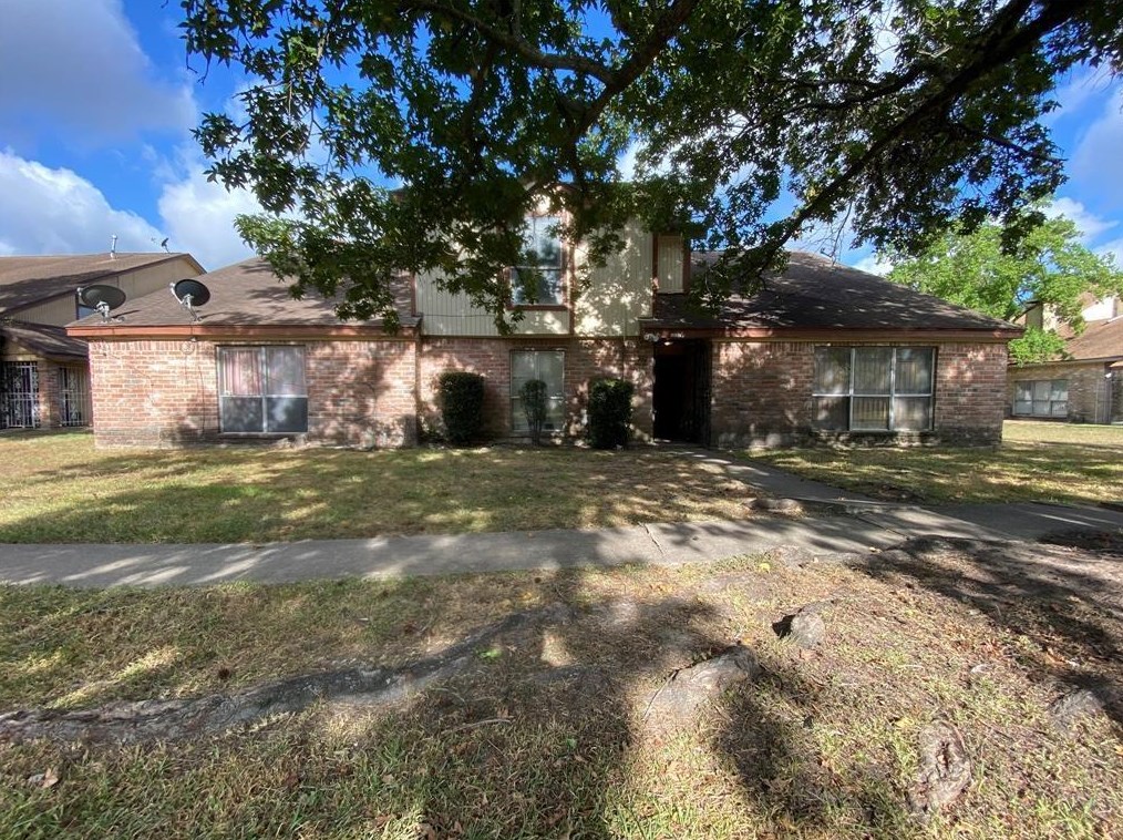 12207 Wild Pine Dr, Houston, TX 77039-6402