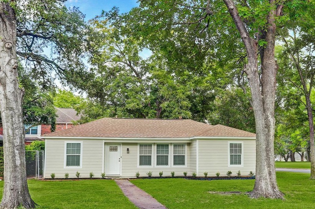 1108 Sheffield St, Bellaire, TX 77401