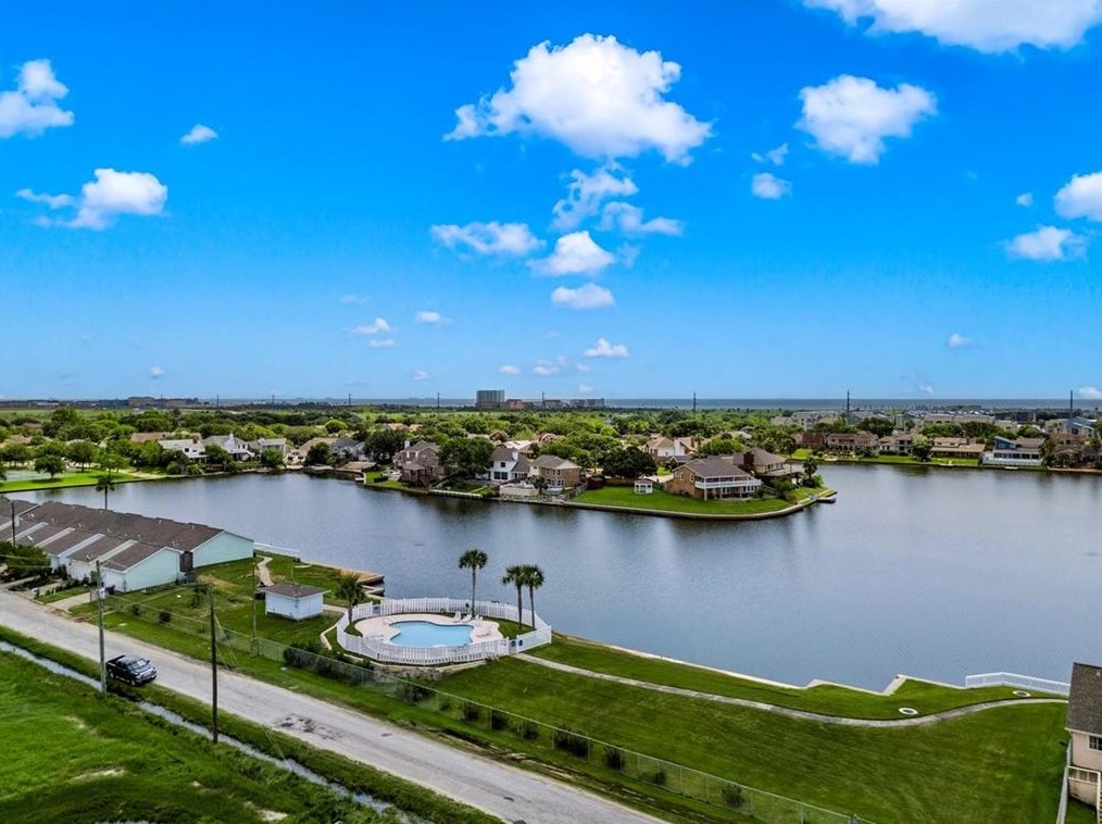 10409 Schaper Rd, Galveston, TX 77554