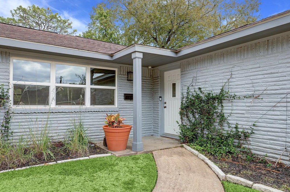 5522 Warm Springs Rd, Houston, TX 77035