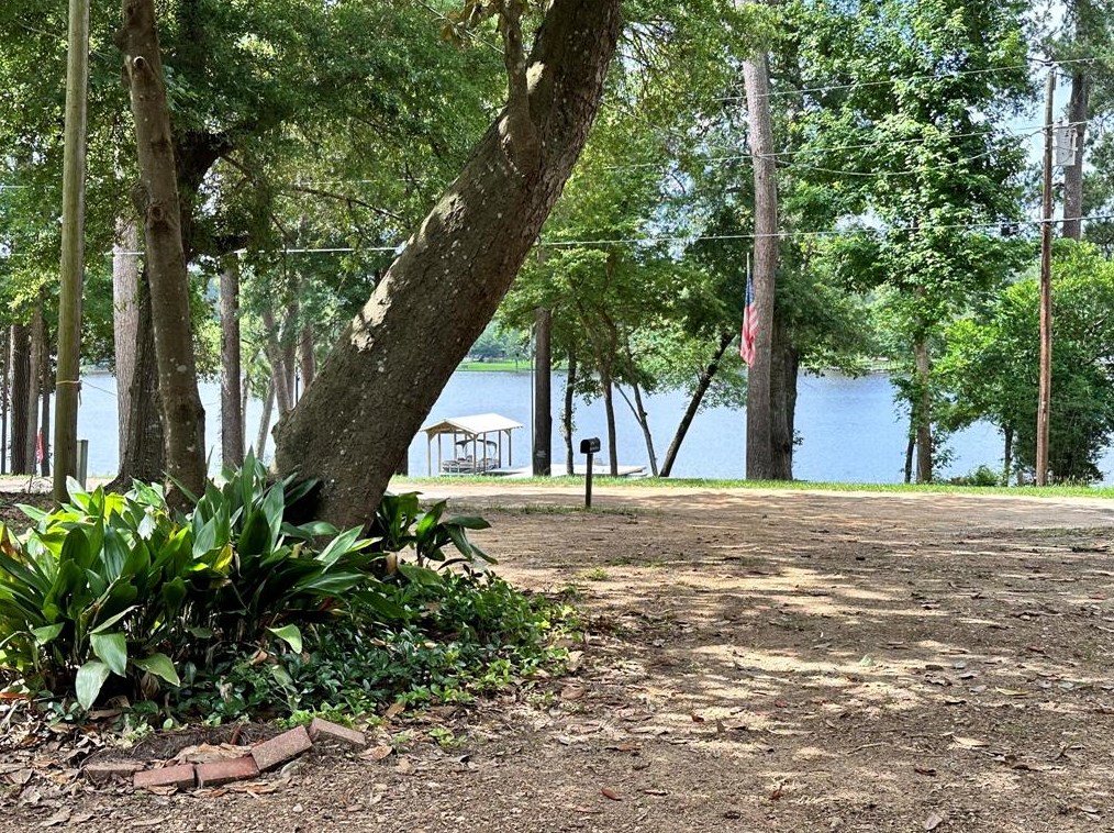 1115 Robinhood Ln, Woodville, TX 75979