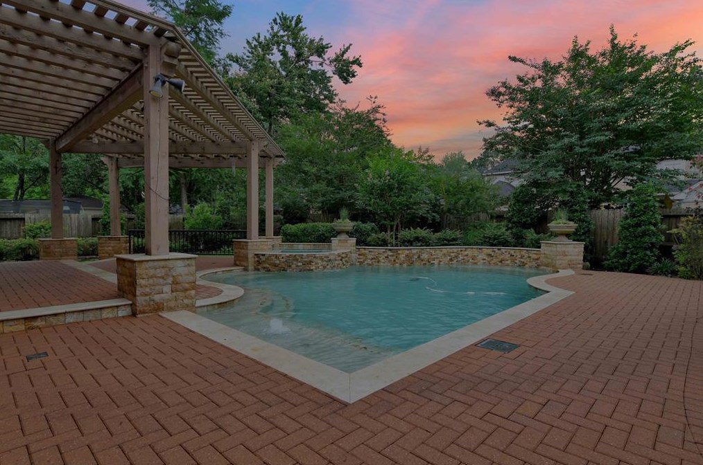 2251 Kings Trl, Humble, TX 77339-5304