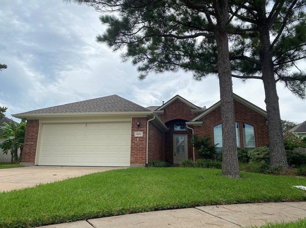 1832 Branch Hill Dr, Pearland, TX 77581