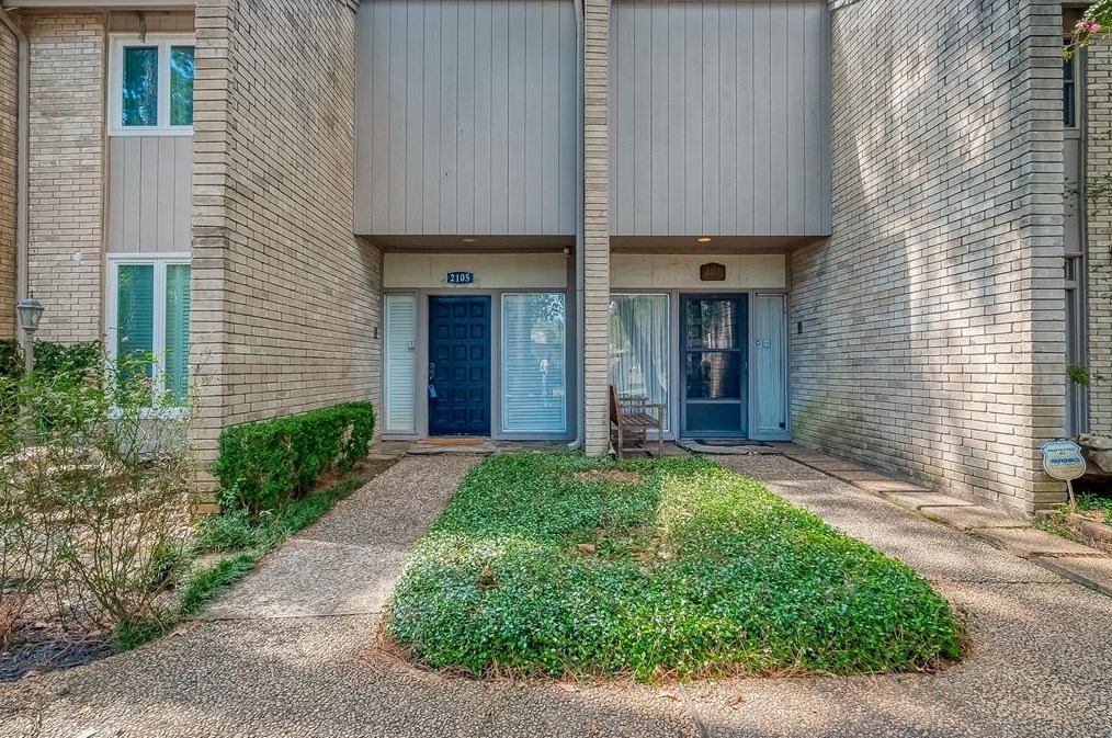 2105 Lake Village Dr, Humble, TX 77339