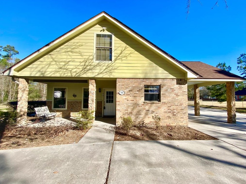 910 Tall Pines Dr, Magnolia, TX 77354