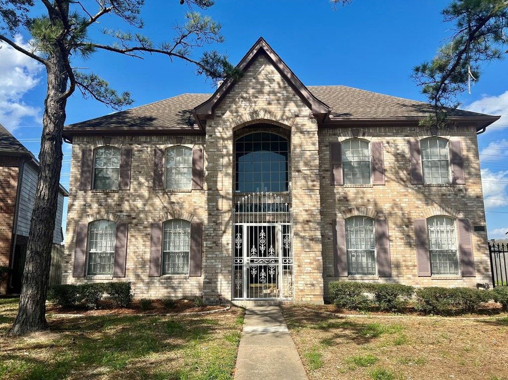 14318 Strutton Dr, Sugar Land, TX 77498