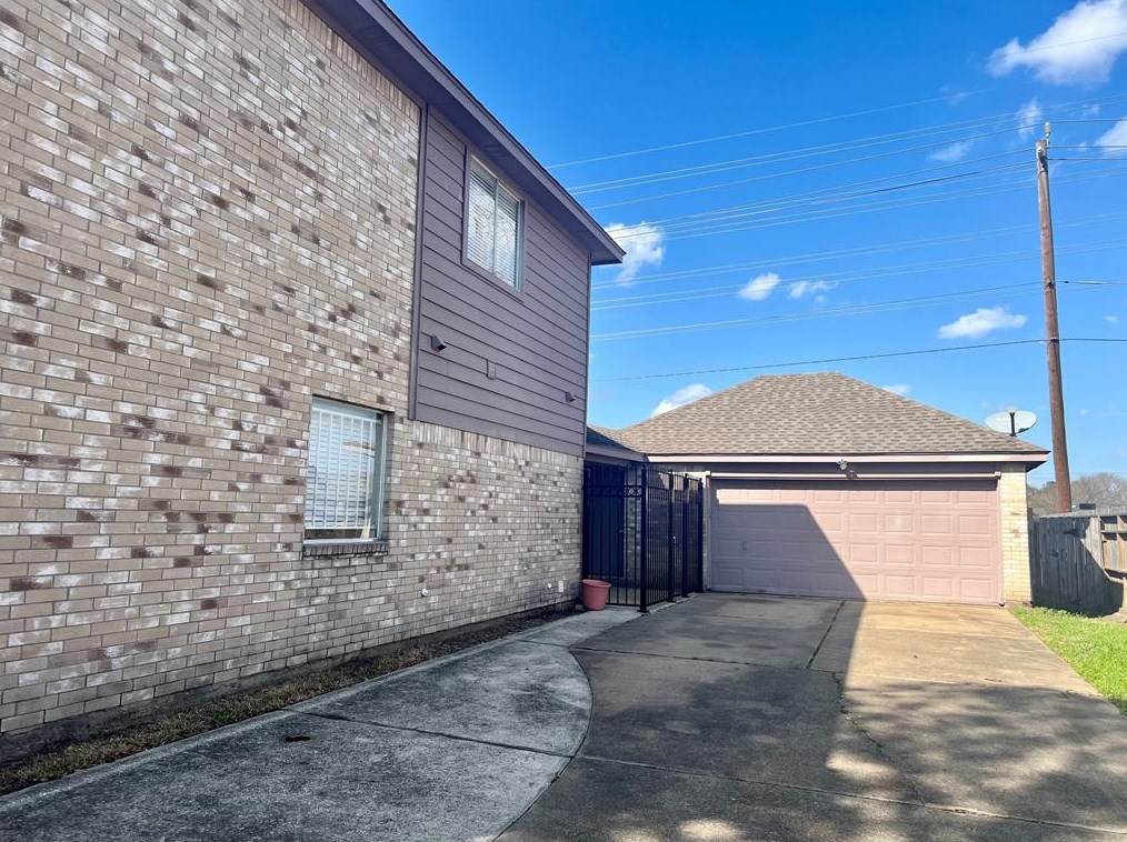 14318 Strutton Dr, Sugar Land TX  77498-5108 exterior