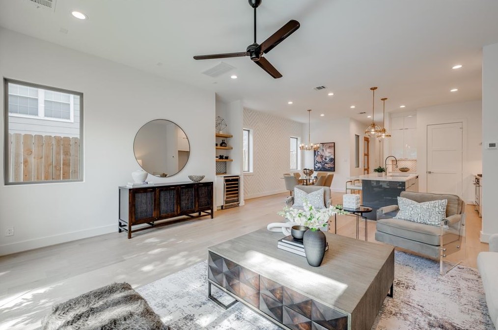 602 Clay St, Houston TX  77019-4464 exterior