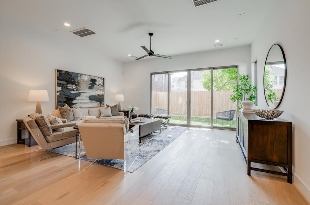602 Clay St, Houston TX  77019-4464 exterior