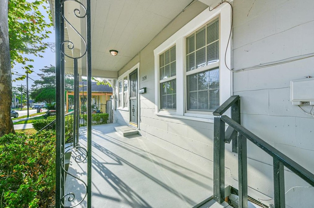 208 Lobit St, Baytown TX  77520-4948 exterior