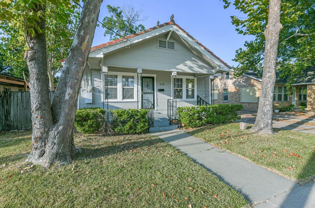 208 Lobit St, Baytown TX  77520-4948 exterior
