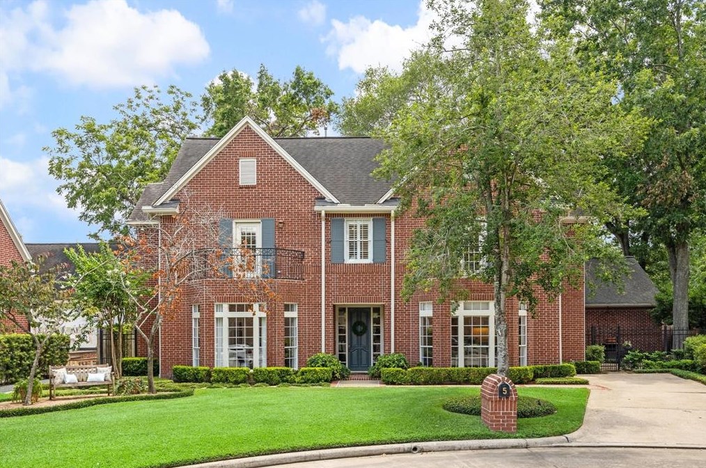5 Hilshire Oaks Ct, Houston, TX 77055-7500