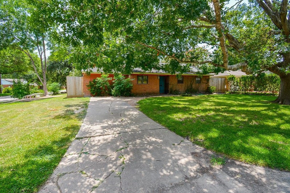 11201 Elbeck Dr, Houston, TX 77035-5925
