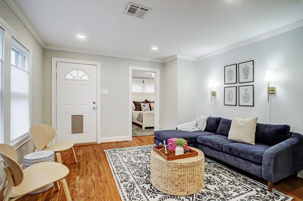 1501 Ashland St, Houston TX  77008-4131 exterior