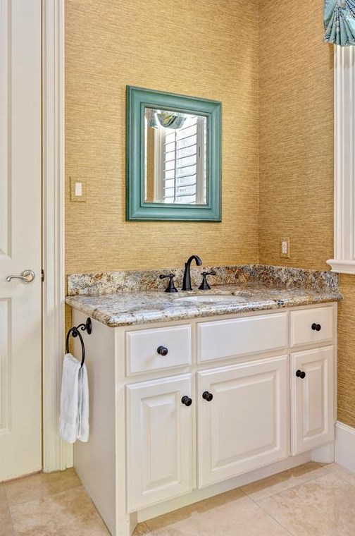 39 Knipp Rd, Houston TX  77024-7114 exterior