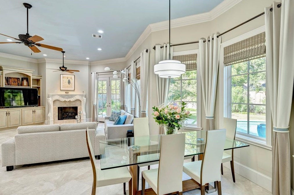 39 Knipp Rd, Houston TX  77024-7114 exterior