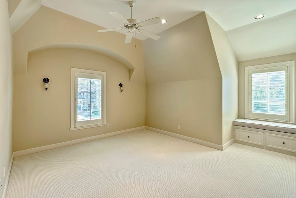 39 Knipp Rd, Houston TX  77024-7114 exterior