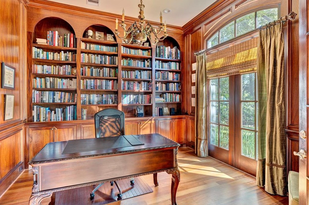 39 Knipp Rd, Houston TX  77024-7114 exterior