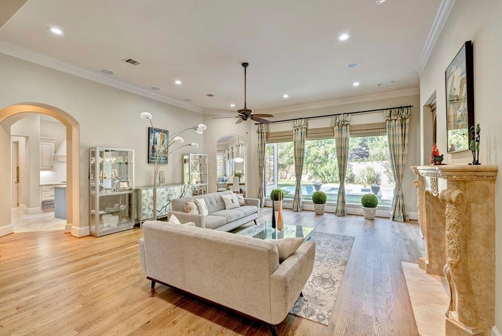 39 Knipp Rd, Houston TX  77024-7114 exterior