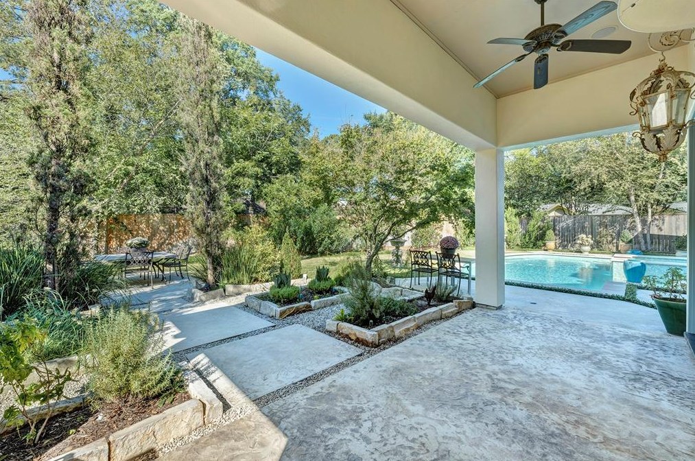 39 Knipp Rd, Houston TX  77024-7114 exterior