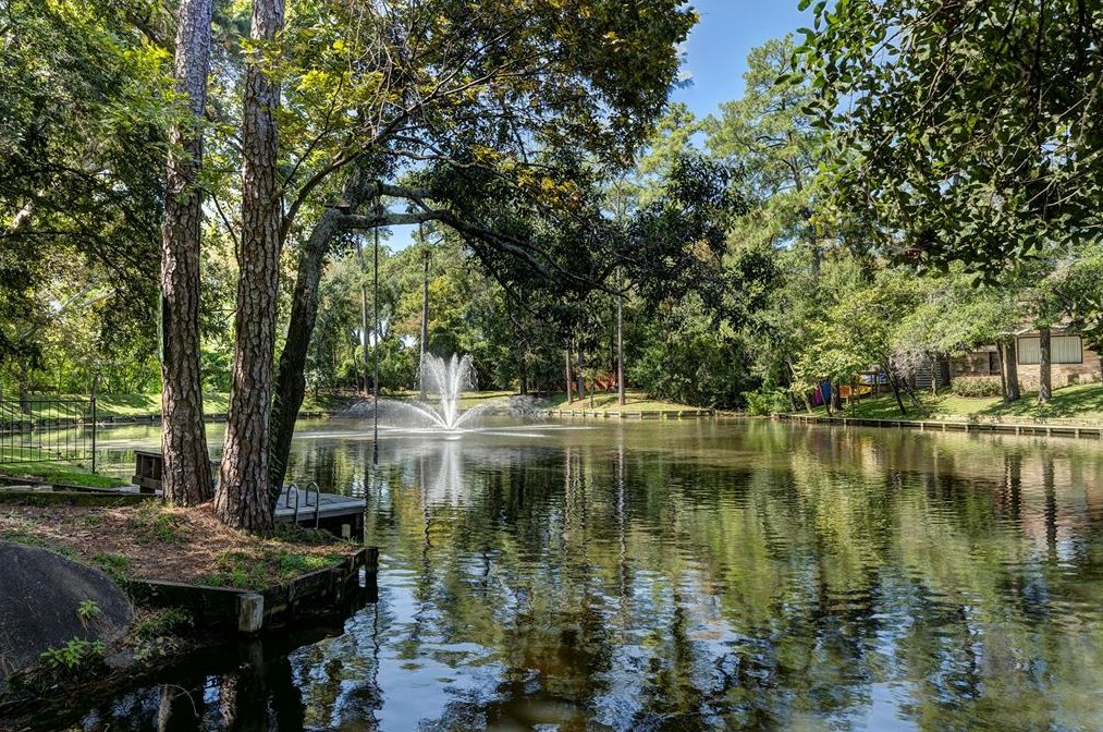 39 Knipp Rd, Houston TX  77024-7114 exterior