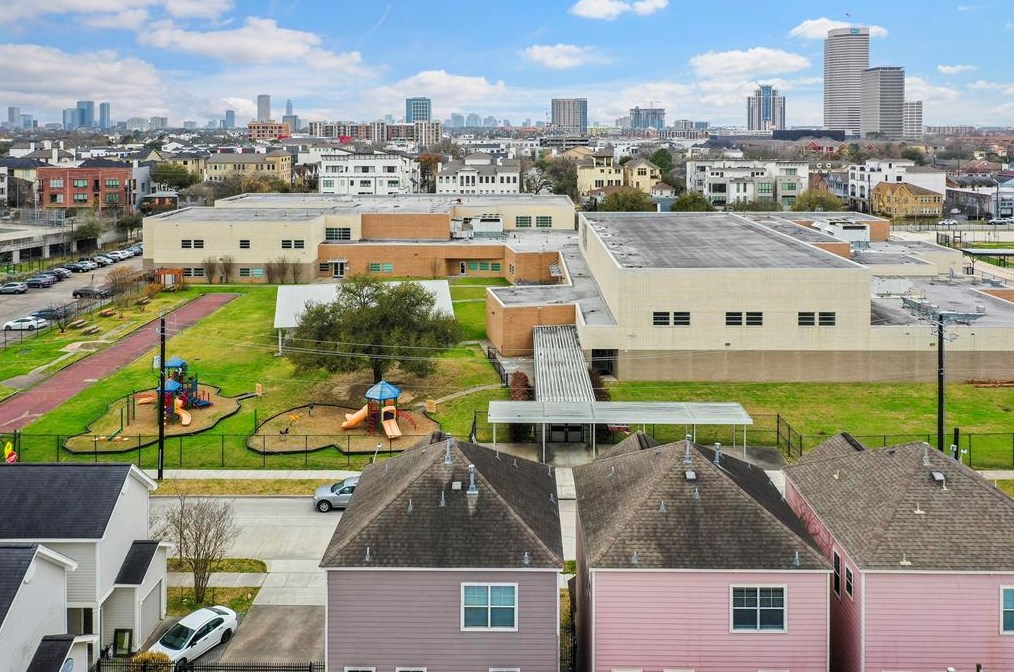 1205 Genesee St, Houston, TX 77019-4520