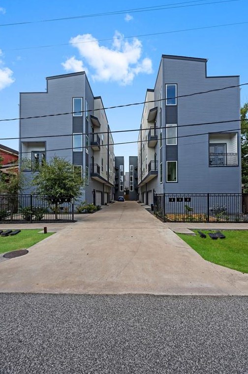 1415 W 24th St #e, Houston, TX 77008