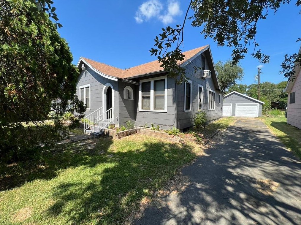 5121 Procter St, Port Arthur, TX 77642