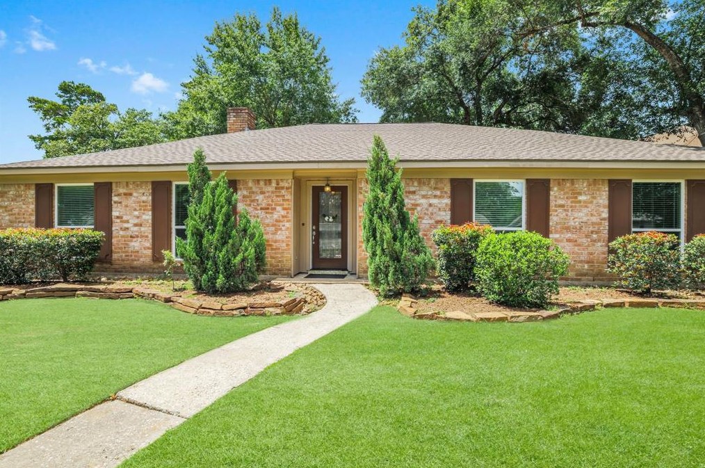 27201 Paula Ln, Conroe, TX 77385