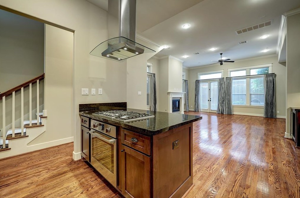 1807 Morse St, Houston TX  77019-6809 exterior