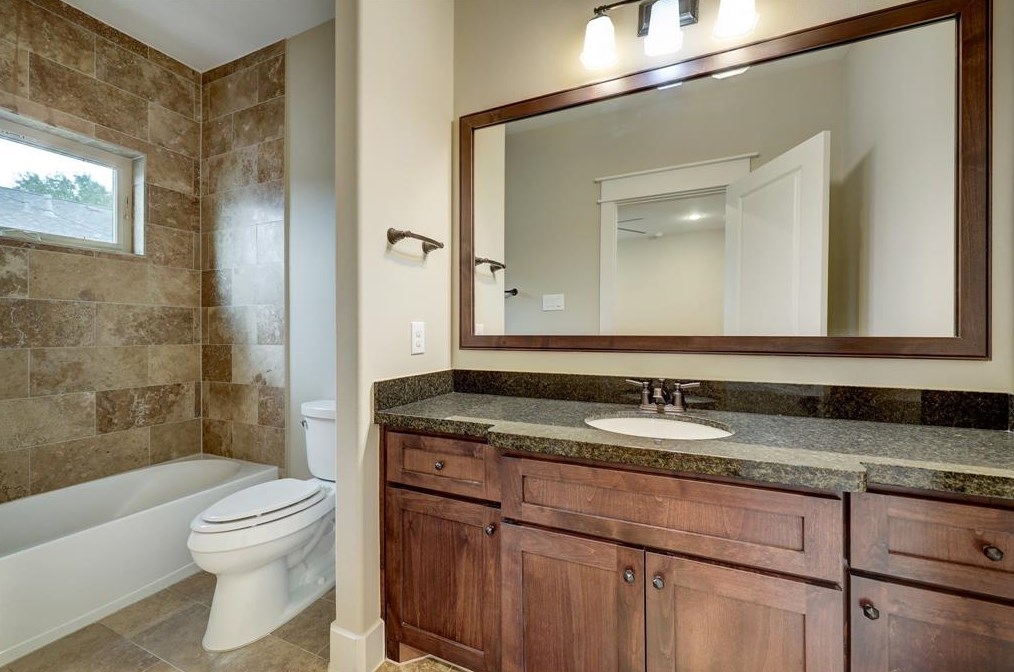 1807 Morse St, Houston TX  77019-6809 exterior