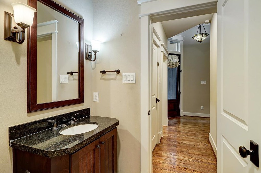 1807 Morse St, Houston TX  77019-6809 exterior
