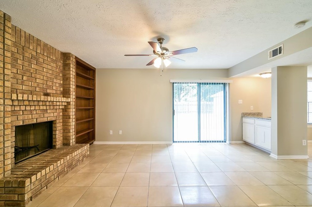 8319 Clover Gardens Dr, Houston, TX 77095
