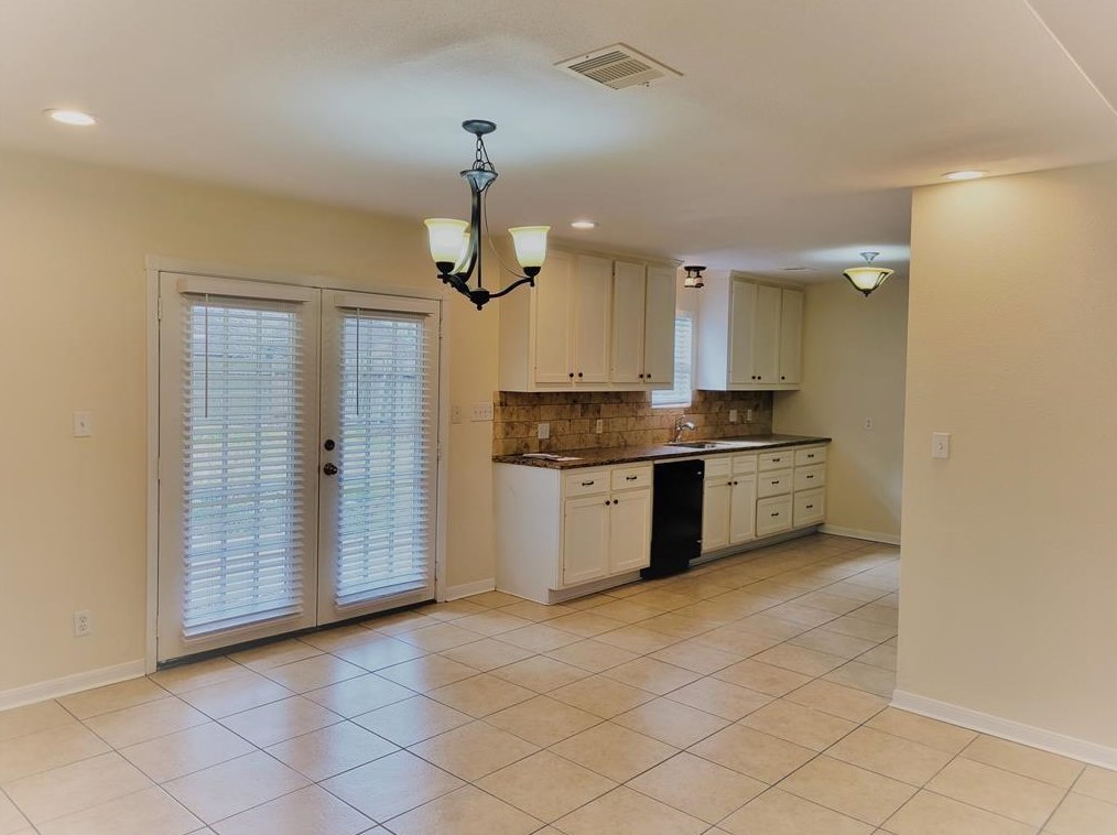 8330 Wynbrook St, Houston TX  77061-2440 exterior