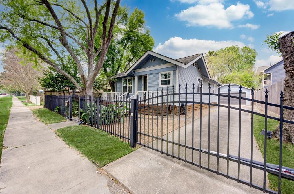 213 E 23rd St, Houston, TX 77008