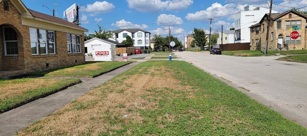 2020 Berry St, Houston, TX 77004-4208