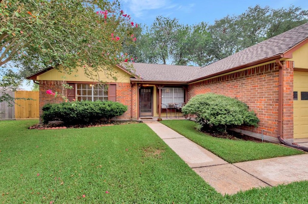 415 Pine Mills Dr, League City, TX 77573