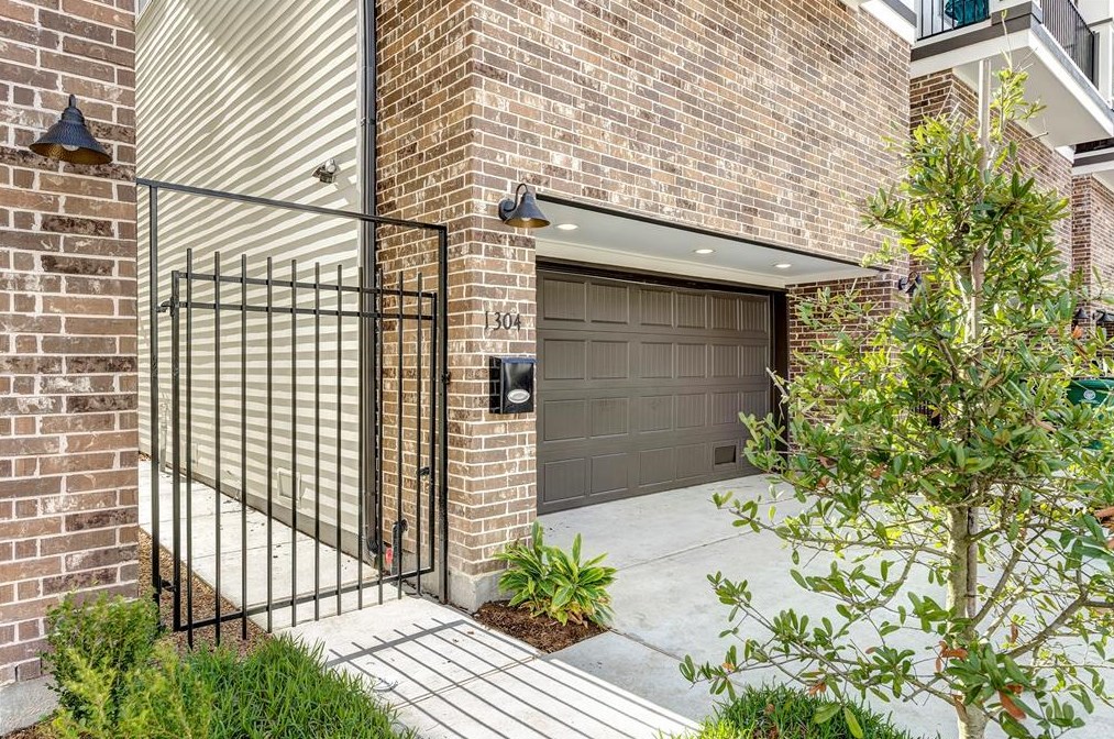 1304 W 23rd St, Houston, TX 77008