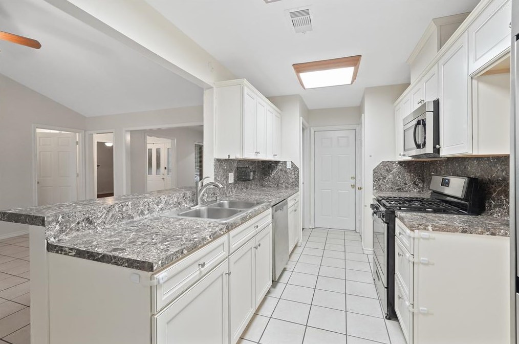 10815 Garrick Ln, Houston TX  77013-5439 exterior