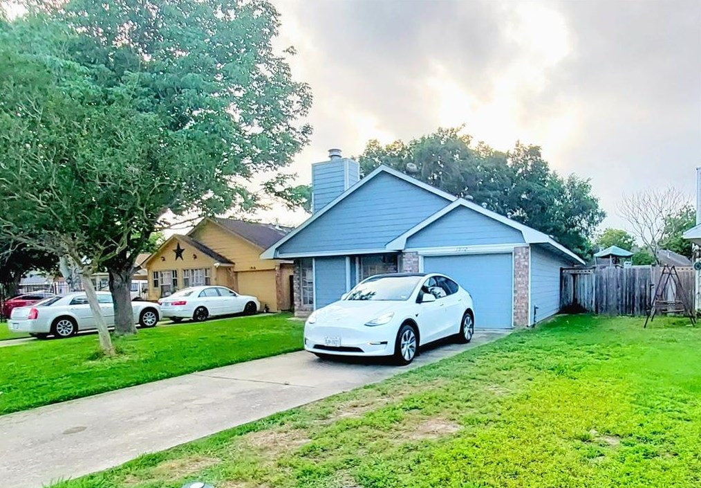 1912 Pine Dr, Richmond, TX 77471